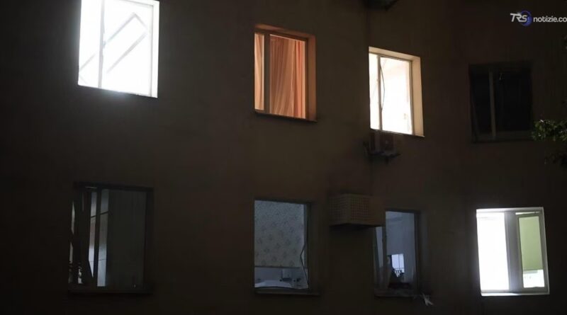 Kiev, il reparto maternità pesantemente danneggiato da un attacco missilistico russo