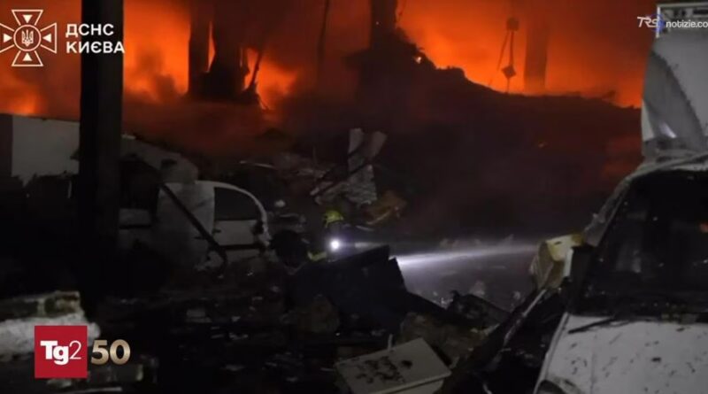 Kiev sotto attacco. Ma i russi non risparmiano altre città. L'alert sugli attacchi a Spagna e Italia
