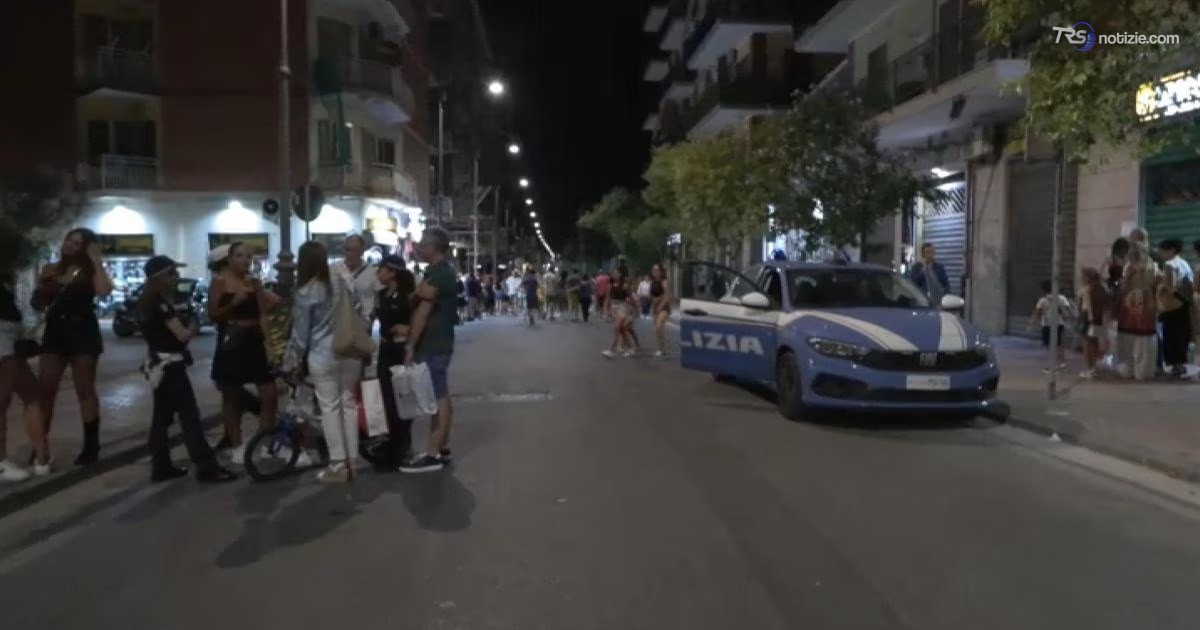 Salerno, 20enne accoltellata alle spalle da uno sconosciuto mentre cammina per strada