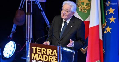 Mattarella inaugura il Salone del Gusto: "Senza cura della biodiversità l'uomo può distruggersi"