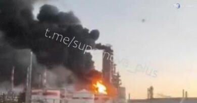Fiamme nella gigantesca raffineria russa: droni ucraini sulla Lukoil-Permnefteorgsintez