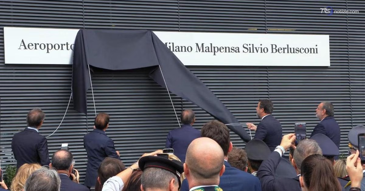 Malpensa diventa “Aeroporto Silvio Berlusconi”, l’inaugurazione e la targa