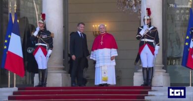 Papa Leone ricevuto da Macron a Parigi: "Nucleare non è garanzia di sicurezza"