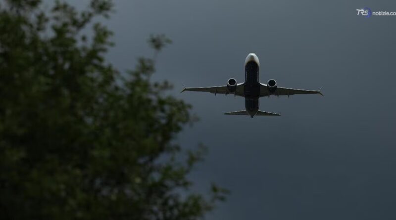 Il volo Pisa-Prestwick atterra con l'1% di carburante: cosa è successo