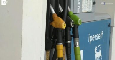 Caro carburanti, autotrasportatori pronti a 5 giorni di stop. Lunedì al via il tetto Eni