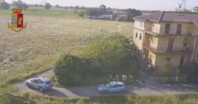 15enne trovato morto ai piedi di un traliccio dell'alta tensione nelle campagne di Lodi