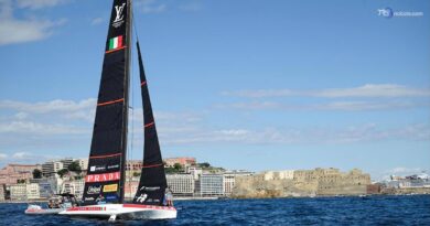 Grecale e colpi di scena: Luna Rossa conserva il primato