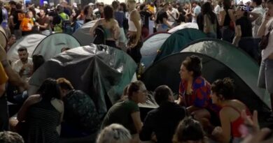 L'accampamento dopo la manifestazione: la protesta a Madrid per il diritto alla casa