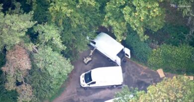 Le immagini aeree della base Raf di Fairford con le squadre di emergenza britanniche