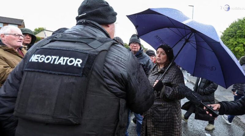 Irlanda del nord, la marcia della discordia: gli orangisti unionisti sfilano tra i repubblicani