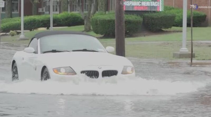 New York sommersa: Long Island in ginocchio, strade come fiumi e blackout totale