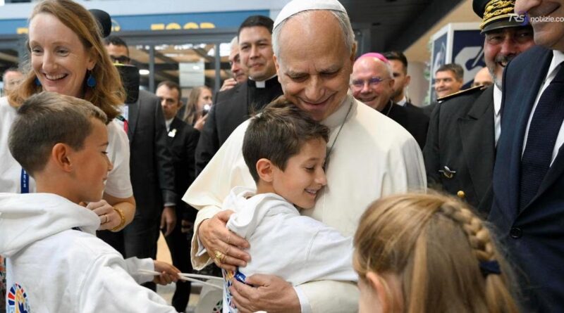 Il Papa a Metz, patria di Schuman, cuore dell'Unione: "Non c'è Europa senza cristianesimo"