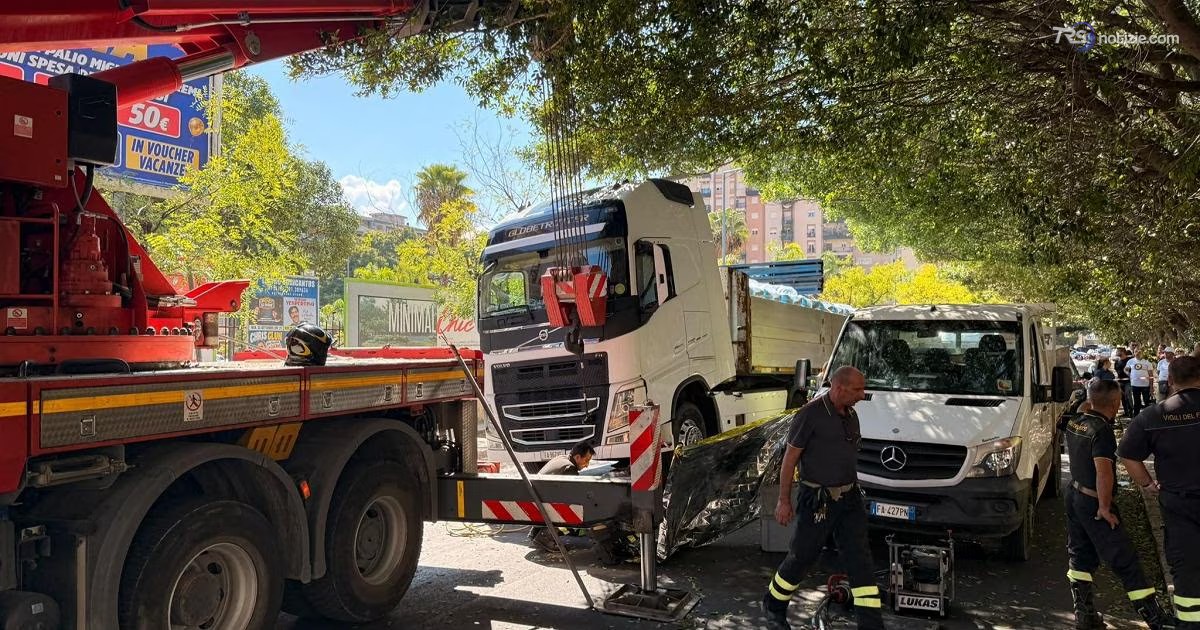 Ciclista muore a Palermo travolto da un Tir