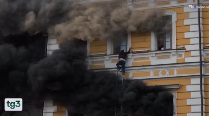 Raid all'Accademia di Kiev e allarme su Kaliningrad: il Cremlino amplia le forze armate