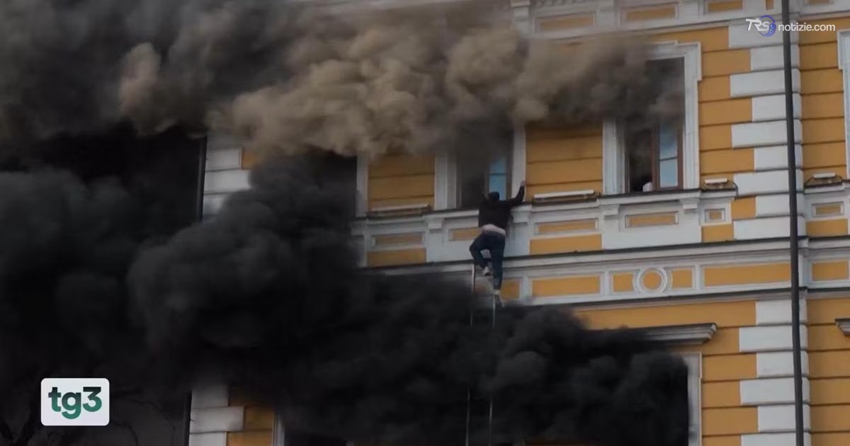 Raid all'Accademia di Kiev e allarme su Kaliningrad: il Cremlino amplia le forze armate