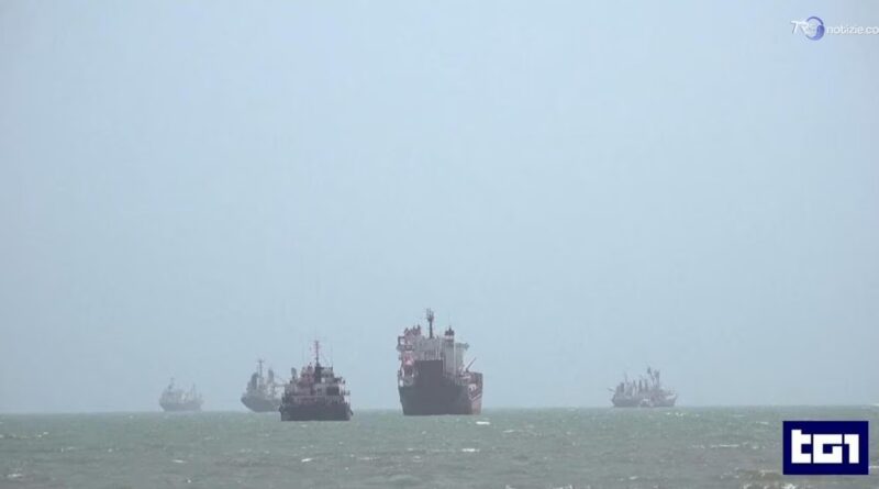 Stretto di Hormuz, riprende il traffico del greggio: avanzano le trattative tra Iran e Usa