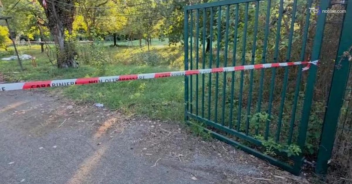Uomo trovato morto nel parco a Roma, dopo lo sgombero del palazzo occupato