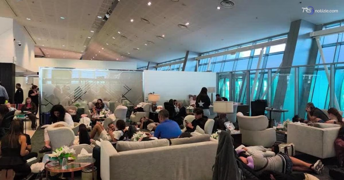 I passeggeri del volo dirottato nell'aeroporto saudita di Tabuk