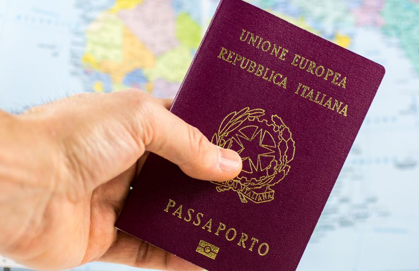 Cittadinanza italiana nell’Agrigentino, arrestato un consulente e misura interdittiva per un’ispettrice