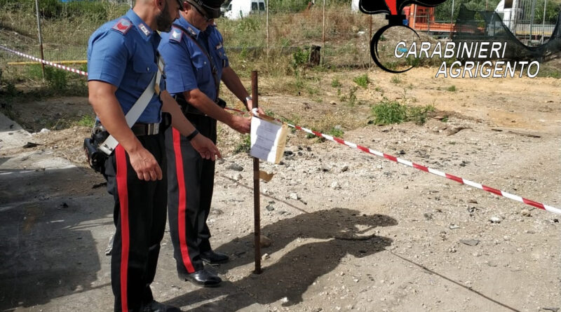 Licata, rifiuti speciali e materiali con amianto in un fondo agricolo: area sequestrata e due coniugi denunciati