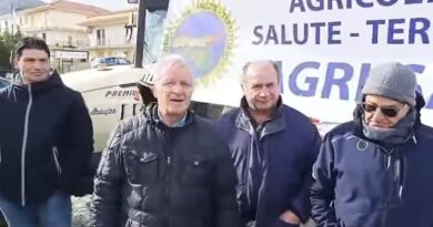 Caro carburanti, protesta degli agricoltori sulla Palermo-Agrigento