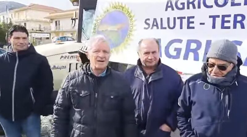Caro carburanti, protesta degli agricoltori sulla Palermo-Agrigento
