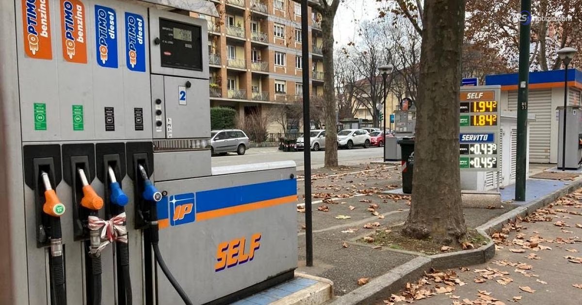 Prezzi dei carburanti ancora in calo