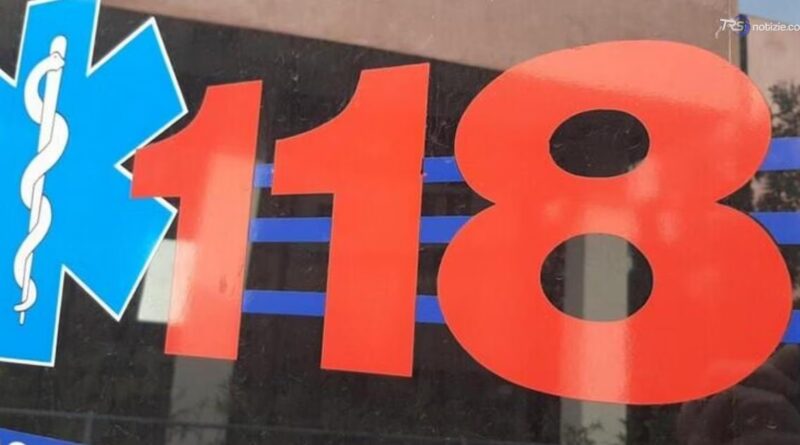 Pistoia, operaio cade da tetto e muore