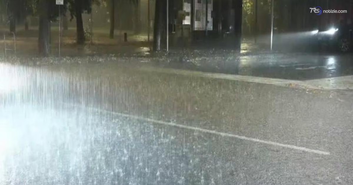Maltempo: a Firenze chiusi parchi, giardini e cimiteri