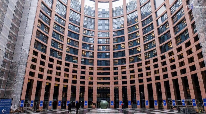 Muro europeo contro le auto cinesi: l'Ue valuta il tetto all'import delle ibride