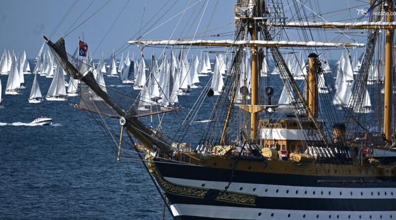 Vela, la carica dei 20.000 imbianca il Golfo di Trieste