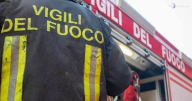 Vasto incendio in un camping a Peschiera del Garda, ci sono feriti
