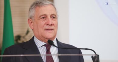 Tajani a Renzi: "Il centro è solo FI"