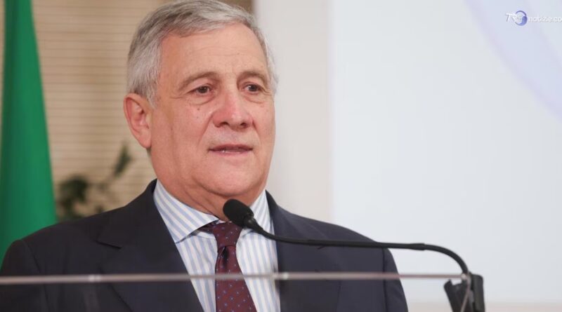 Tajani a Renzi: "Il centro è solo FI"