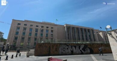 Nel mirino della procura anche lo scambio di favori tra imprese e il deputato Lombardo