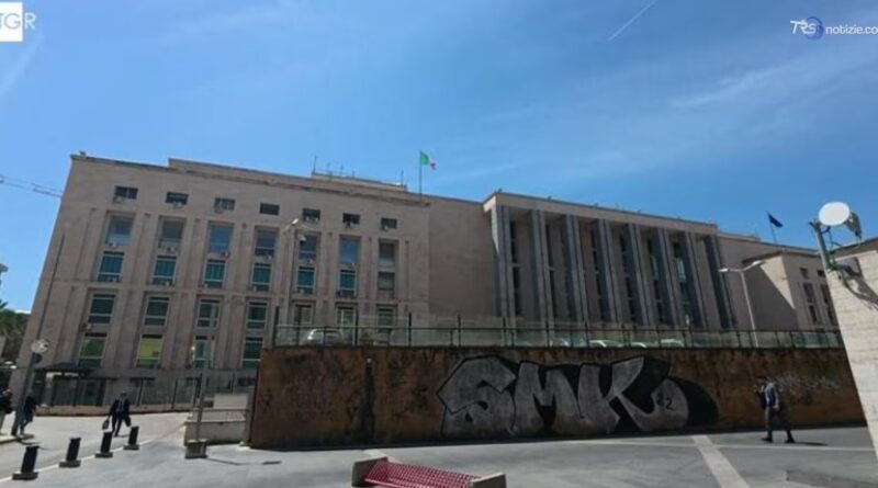 Nel mirino della procura anche lo scambio di favori tra imprese e il deputato Lombardo