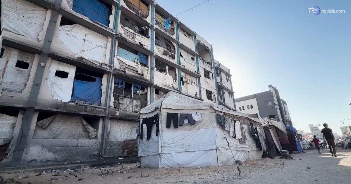 Colpito condominio a Gaza City, vittime