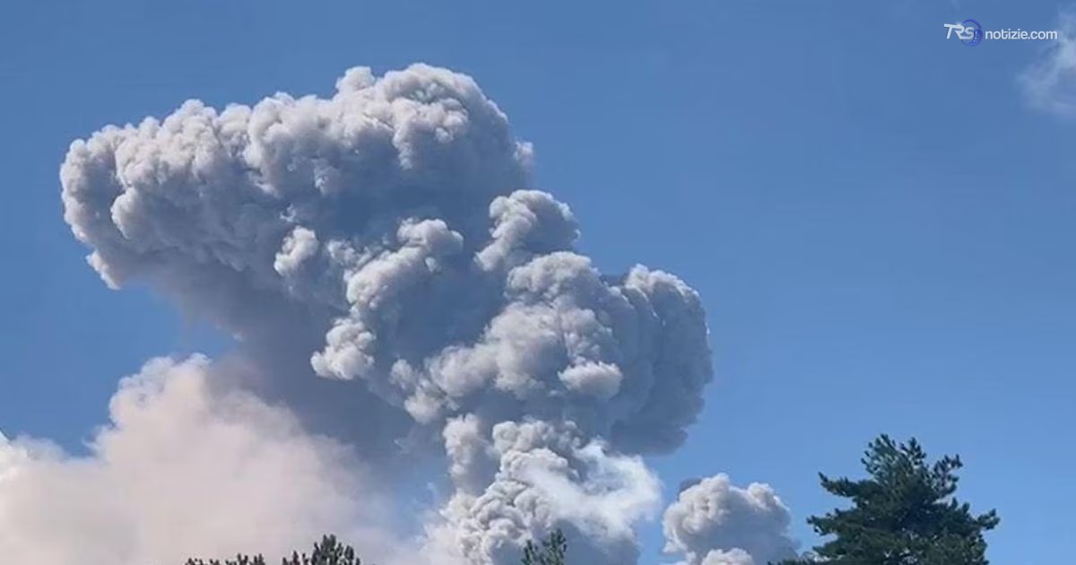 Etna: intensa attività di degassamento
