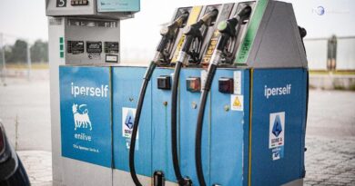 Carburanti, il prezzo del diesel sale. Meloni: "Pronto nuovo taglio accise"