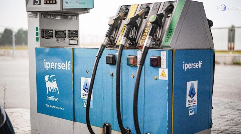 Carburanti, il prezzo del diesel sale. Meloni: "Pronto nuovo taglio accise"