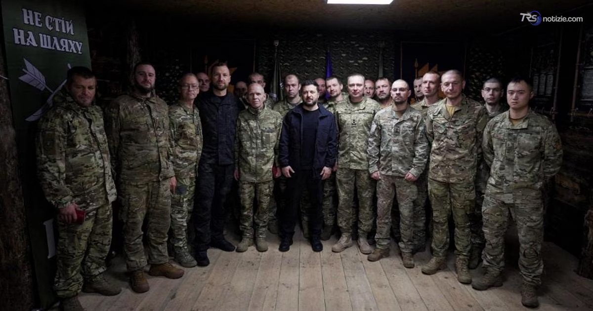 Zelensky visita i soldati al fronte, Zuppi a Mosca incontra i prigionieri di guerra ucraini