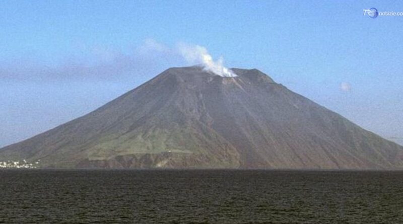 Lo Stromboli si fa sentire. Lava dal cratere Nord