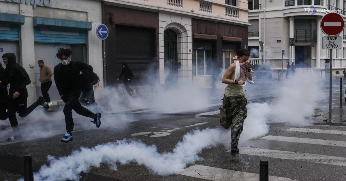Francia, scontri tra studenti e polizia in varie città. A Marsiglia preside cosparso di benzina