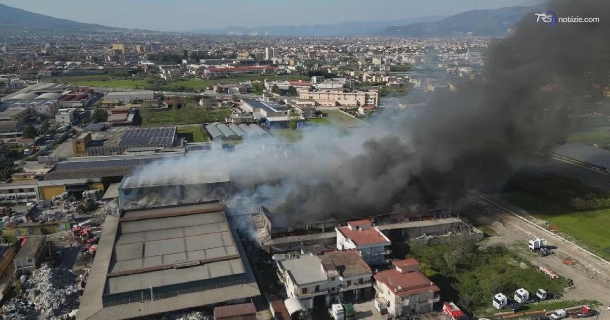 Ecomafie: aumentano gli incendi negli impianti di gestione di rifiuti: sono stati 76 nel 2025
