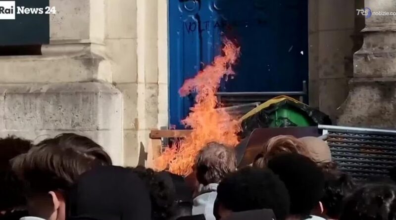 Gli studenti in piazza, Francia nel caos