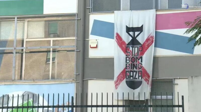 Un sudario per Gaza: a Palermo corteo per ricordare i bimbi morti in Palestina