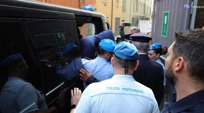 Auto sulla folla a Modena, El Koudri tenta il suicidio in carcere