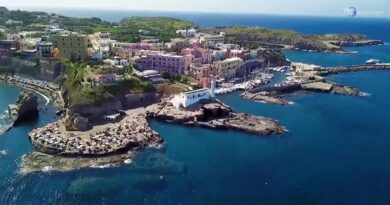 Ventotene, l'isola che nasconde la storia sotto il mare