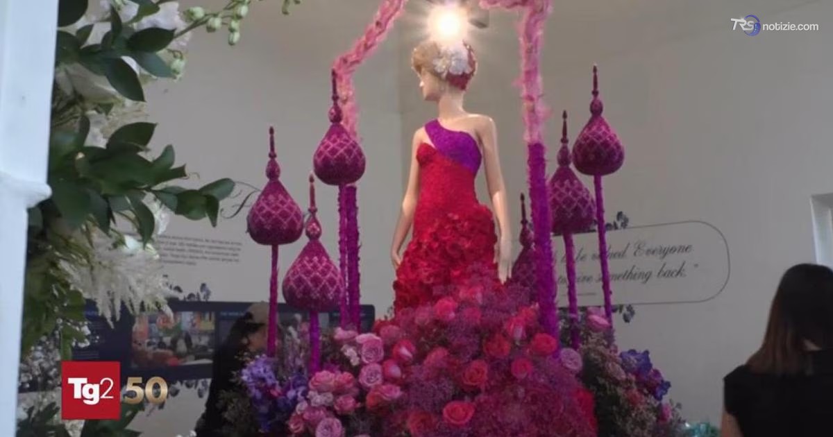 30 anni dalla morte di Lady Diana: a Londra i suoi abiti diventano sculture di fiori