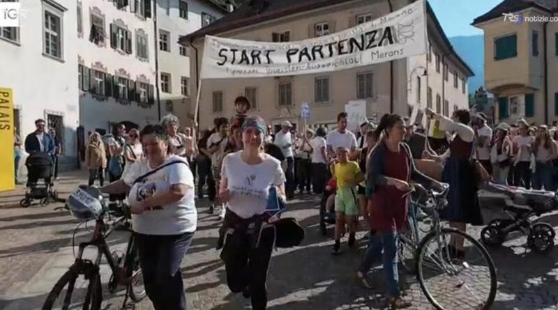 A Merano monta la protesta: contro l'overtourism la prima corsa "schiva-turisti"